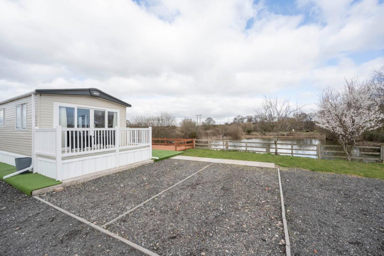 Hallcroft Fishery And Holiday Park Retford Eksteriør bilde